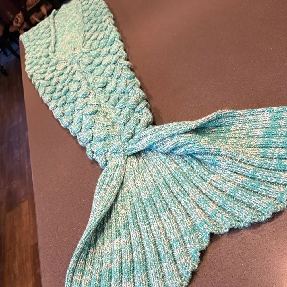 Homie Turquoise Mermaid Tail Blanket NWOT